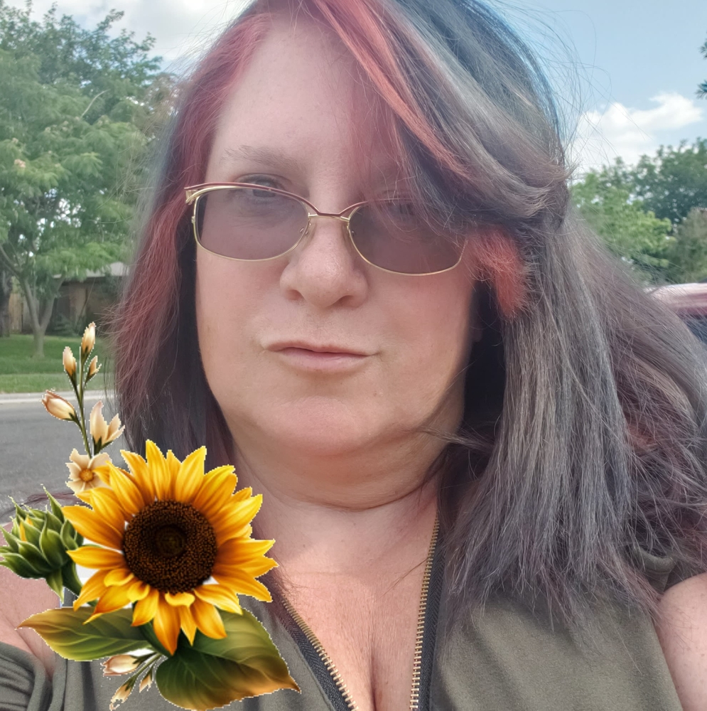 Meet your Posher, Lorie